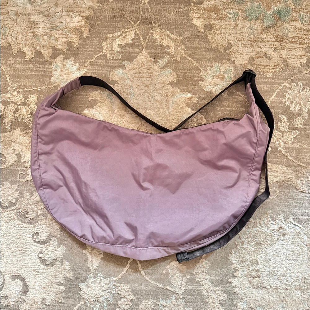 BAGGU Large Nylon Crescent Bag UO Exclusive - Dusty Violet - Picture 3 of 5